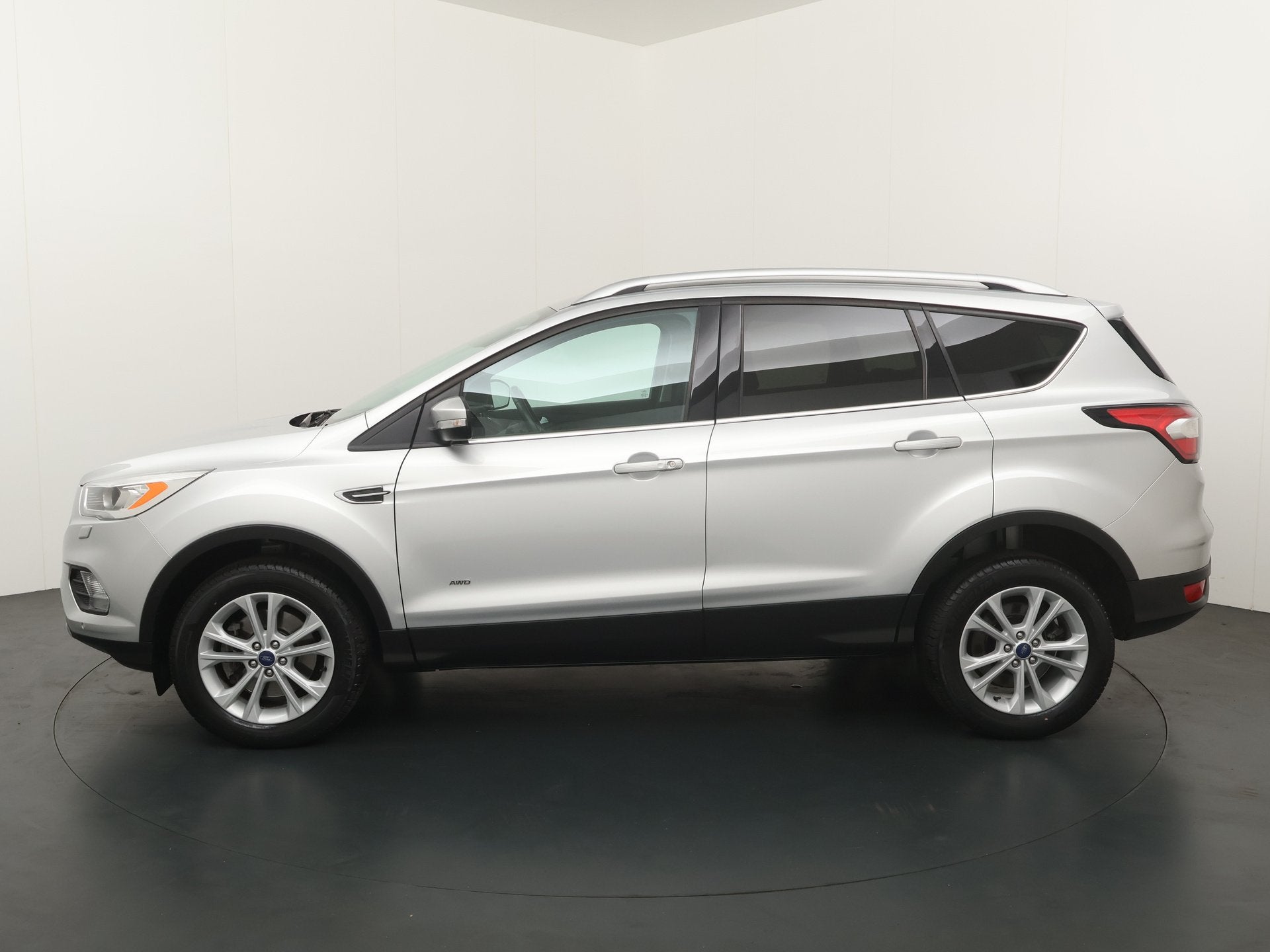 Ford Kuga 1.5 Titanium 4WD 182PK | Trekhaak | Winter pack |, Auto's, 12 maanden, Stof, Euro 6, 4 cilinders