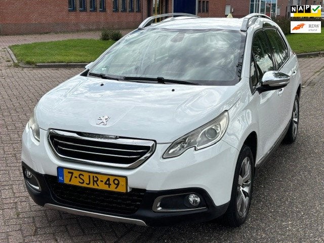 Peugeot 2008 1.2 VTi Allure ECC Audio-CD/Navi LMV 16" Sports, Auto's, Voorwielaandrijving, Zwart, 1199 cc, 82 pk