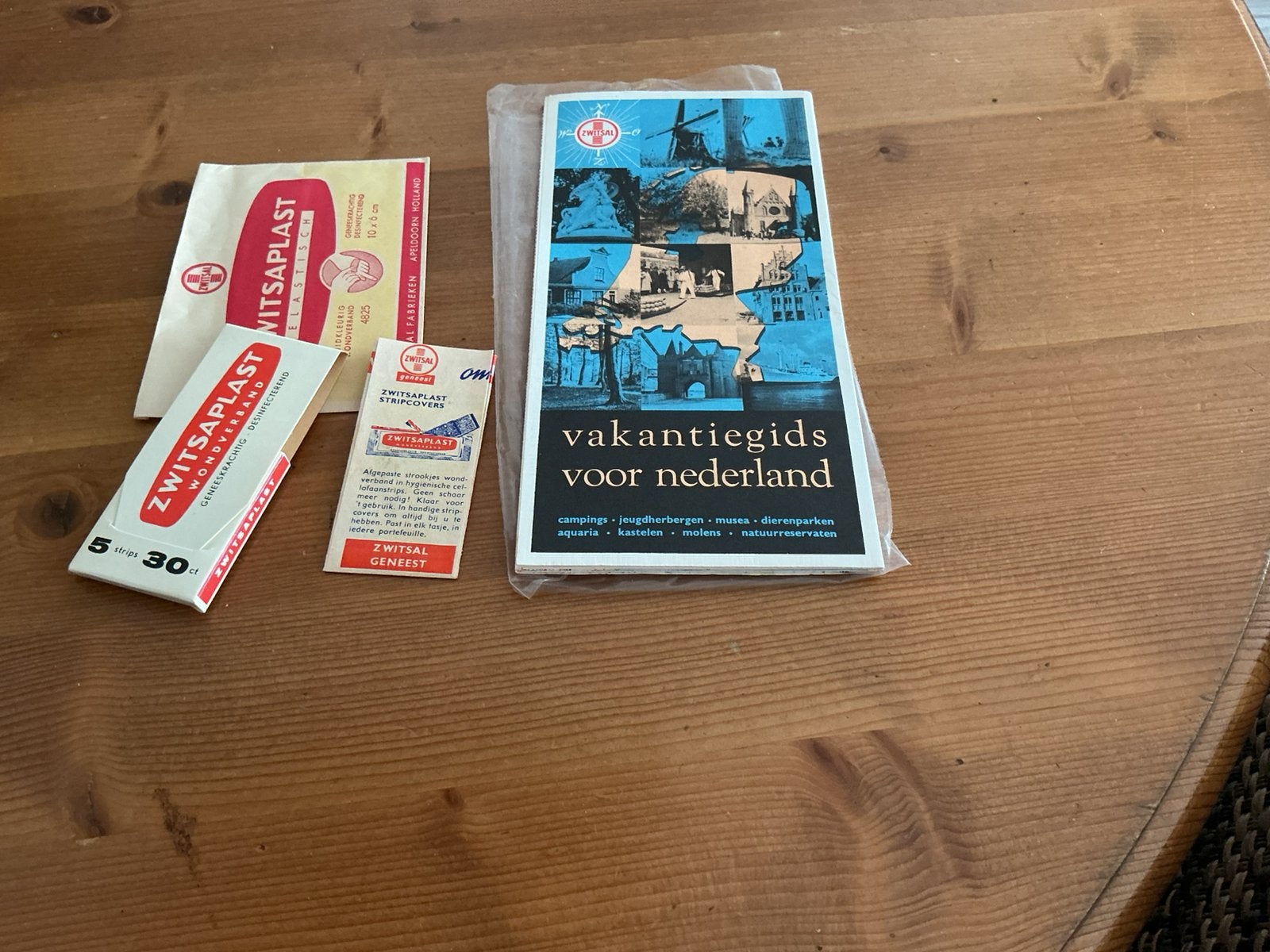Zwitsal wegenkaart en pleisters, Ophalen of Verzenden, Zo goed als nieuw