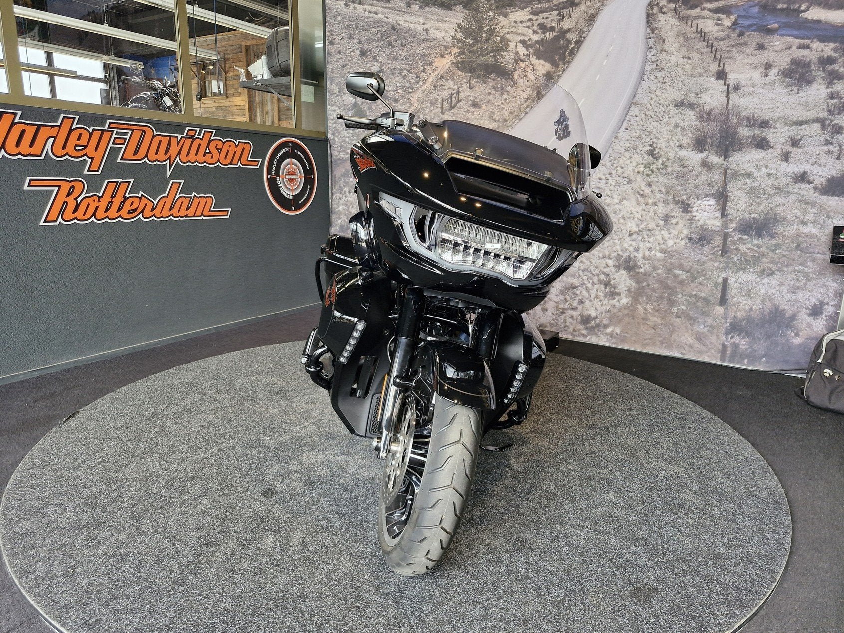 Harley-Davidson FLTRXL ROAD GLIDE LIMITED Black Trim - Vivid, Laan van Vredenoord 33
2289 DA  RIJSWIJK, NL, Bedrijf, Toermotor