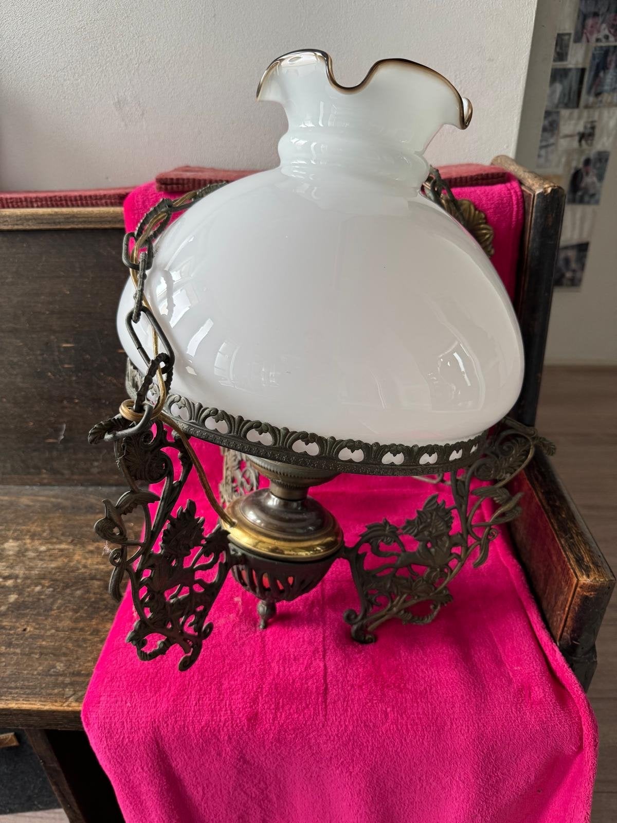 Vintage hanglamp met opaline glas en messing details, Ophalen, Gebruikt, Glas, Vintage