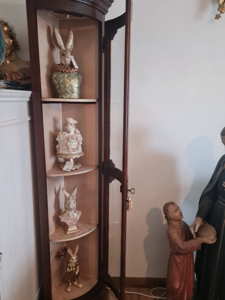 Zeer oude hoekkast met bol glas, Ophalen