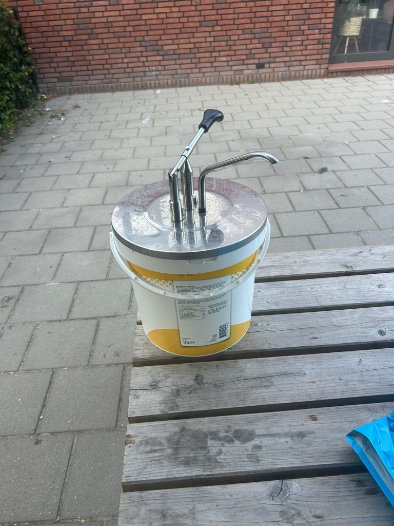 Belgische mayonaise merk Kern met professionele pomp, Ophalen