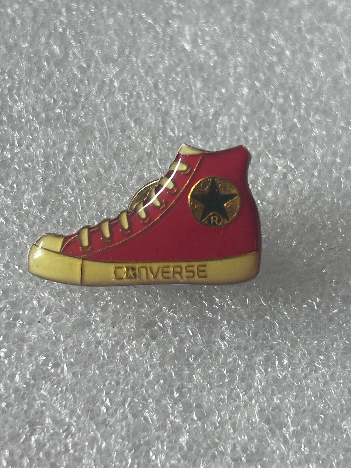 Converse All Star Chuck Taylor schoen pin, Ophalen of Verzenden, Gebruikt, Merk, Speldje of Pin