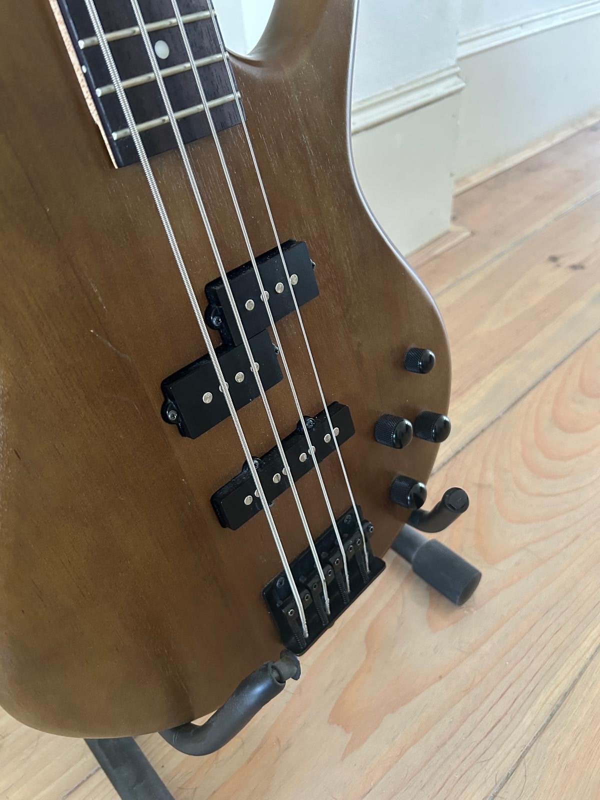Ibanez GSR200B WNF basgitaar, Ophalen, Zo goed als nieuw, Elektrisch
