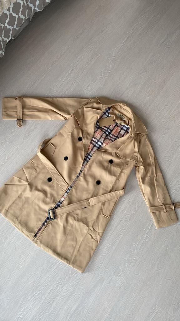 Burberry Trenchcoat - Nieuw met kaartjes, Maat 38/40 (M), Beige, Nieuw, Ophalen of Verzenden