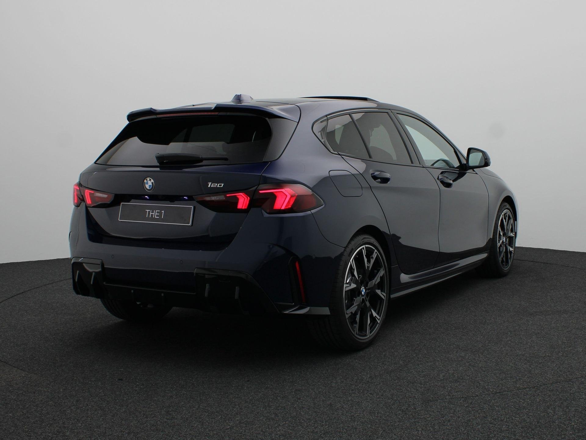 BMW 1-serie 120 High Executive | M Sportpakket Pro | Innovat, Stof, Euro 6, Automatische klimaatregeling, 3 cilinders