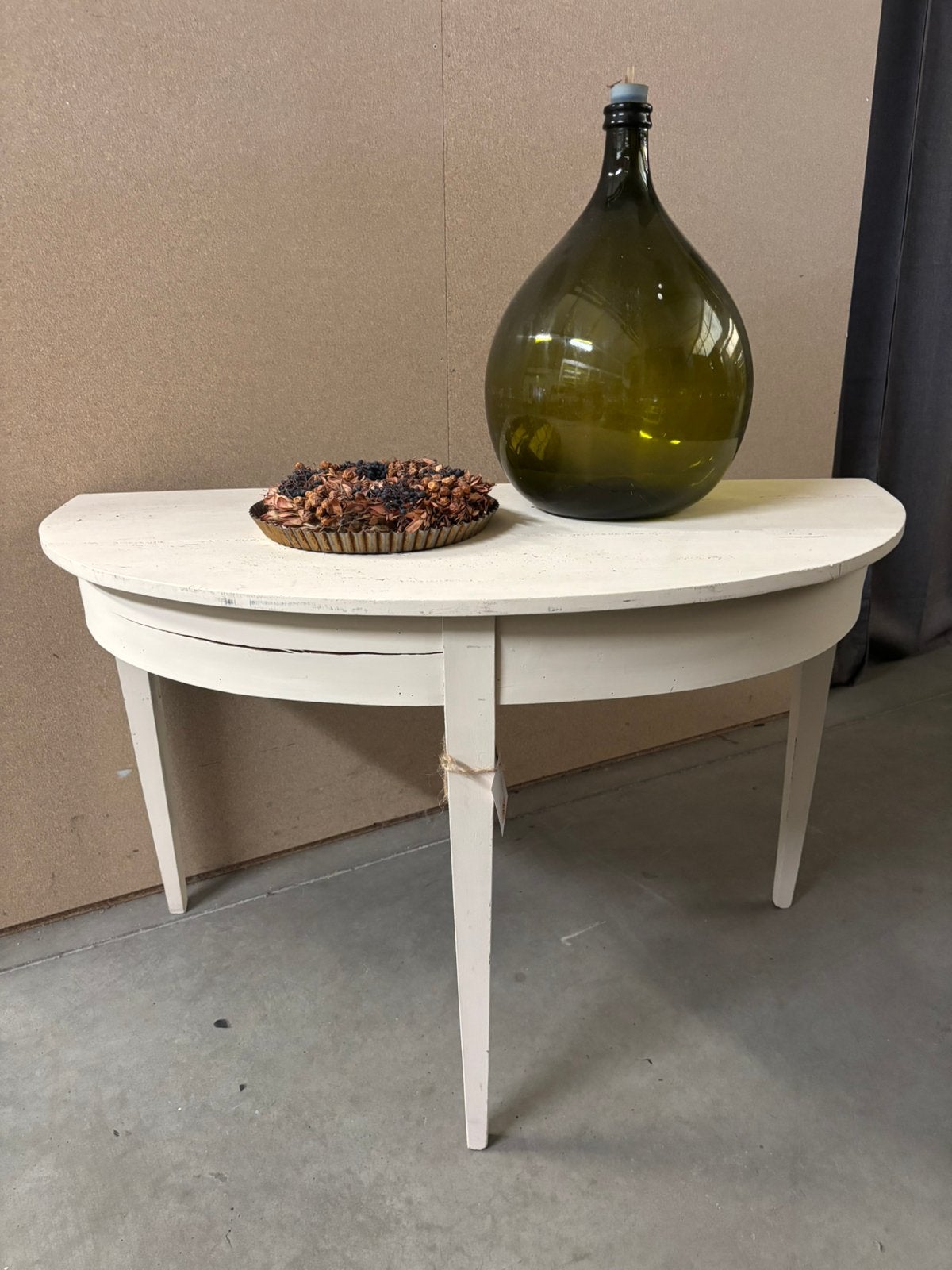 Brocante halfronde sidetable / bijzettafel, Ophalen, Studio Larilo, 100 tot 150 cm, Studiolarilo@gmail.com