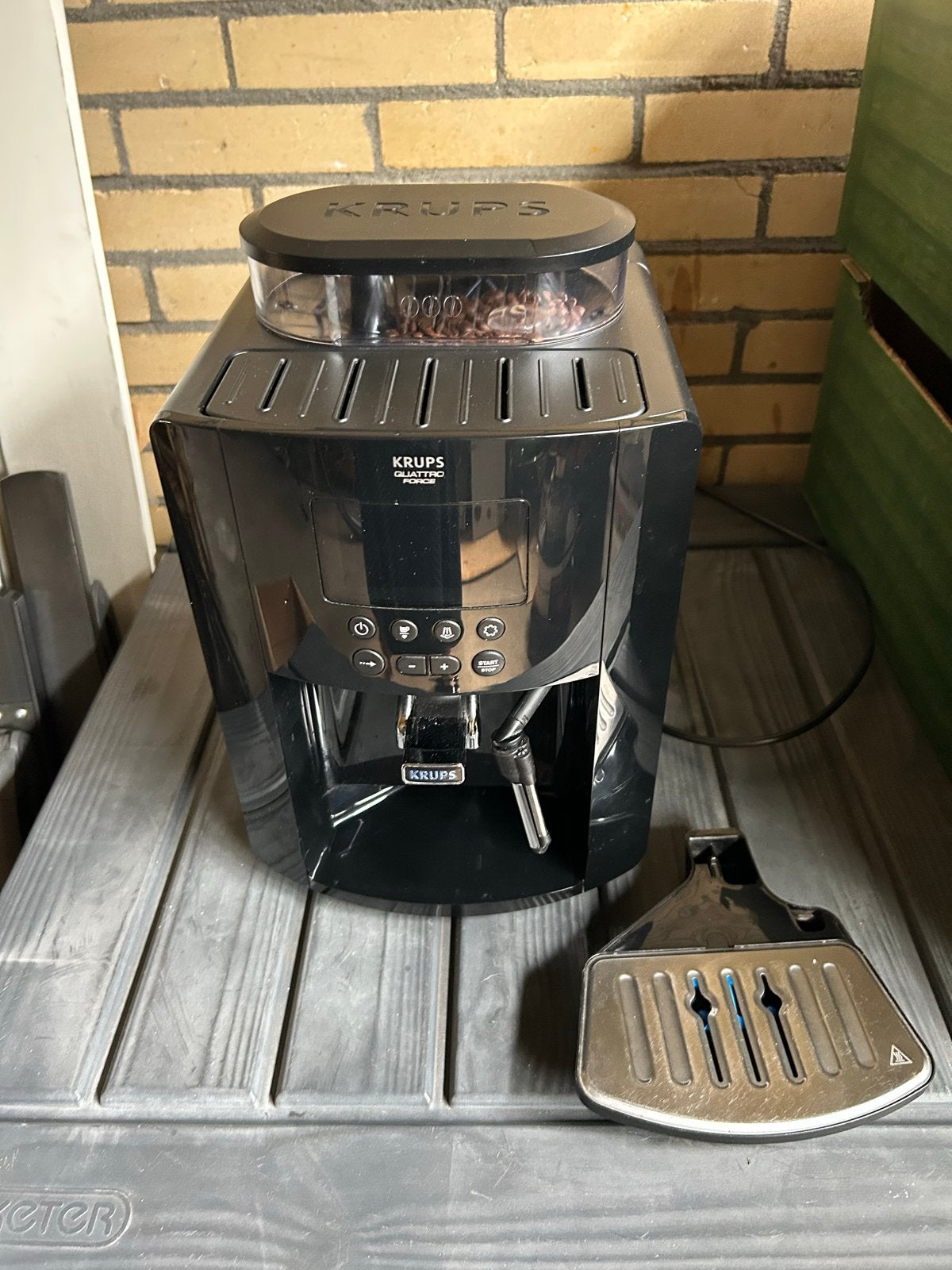 Krups Quattro Force Koffiemachine, lekkage, voor onderdelen, Ophalen of Verzenden, Gebruikt, Koffiemachine, Koffiebonen