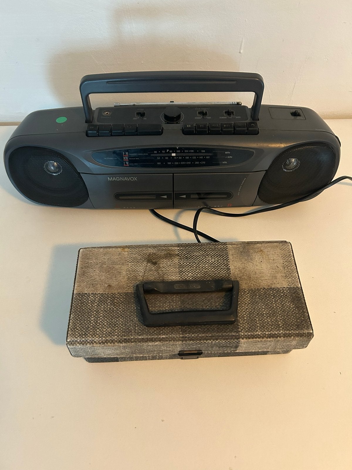 Magnavox Boombox met Radio en Cassettedeck, inclusief banden, Ophalen, Gebruikt