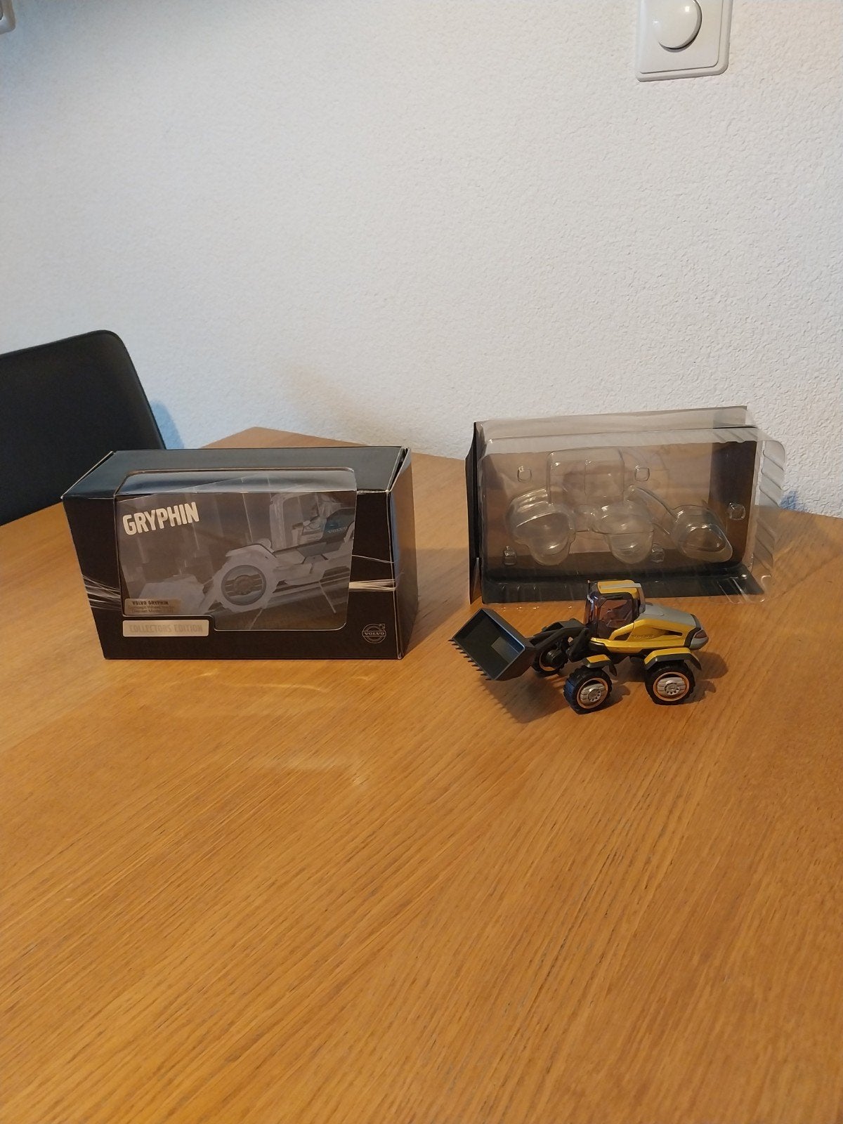 Volvo Gryphin Shovel 1:50 Nieuw in doos, Ophalen, Nieuw, Overige merken