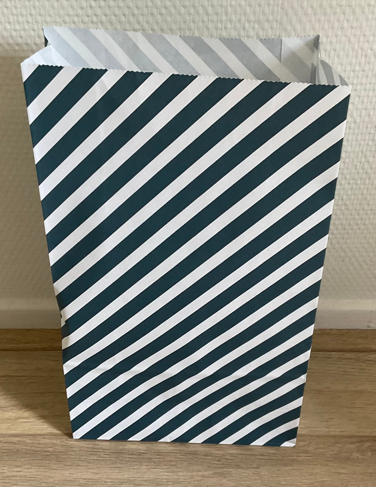 Luxe papieren kadozakken 30x18x8 cm, 100 stuks (nieuw), Diversen, Cadeaupapier, Ophalen of Verzenden, Nieuw