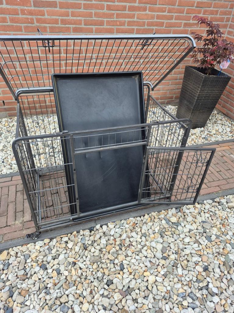 Bench op wieletjes 93 63, Dieren en Toebehoren, Hondenhokken, Ophalen, Zo goed als nieuw, 75 tot 110 cm, 65 tot 100 cm