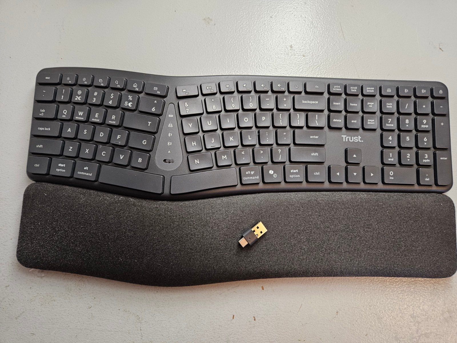 Ergonomisch toetsenbord,  draadloos. werkt perfect,, Ergonomisch, Ophalen of Verzenden, Zo goed als nieuw, Draadloos