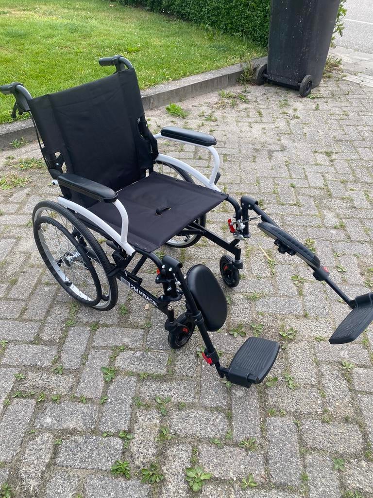 Opvouwbare lichtgewicht rolstoel, Diversen, Ophalen of Verzenden, Zo goed als nieuw, Duwrolstoel