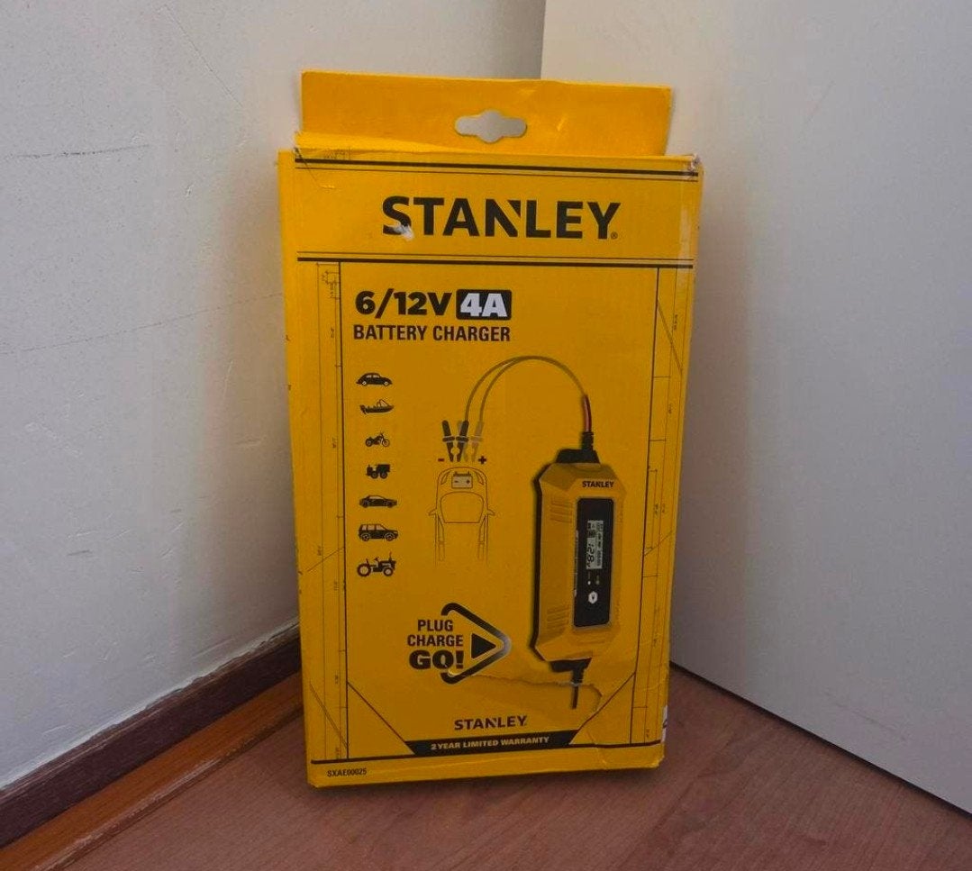 Stanley 6/12V 4A Acculader - Nieuw in doos, Nieuw, Universele onderdelen