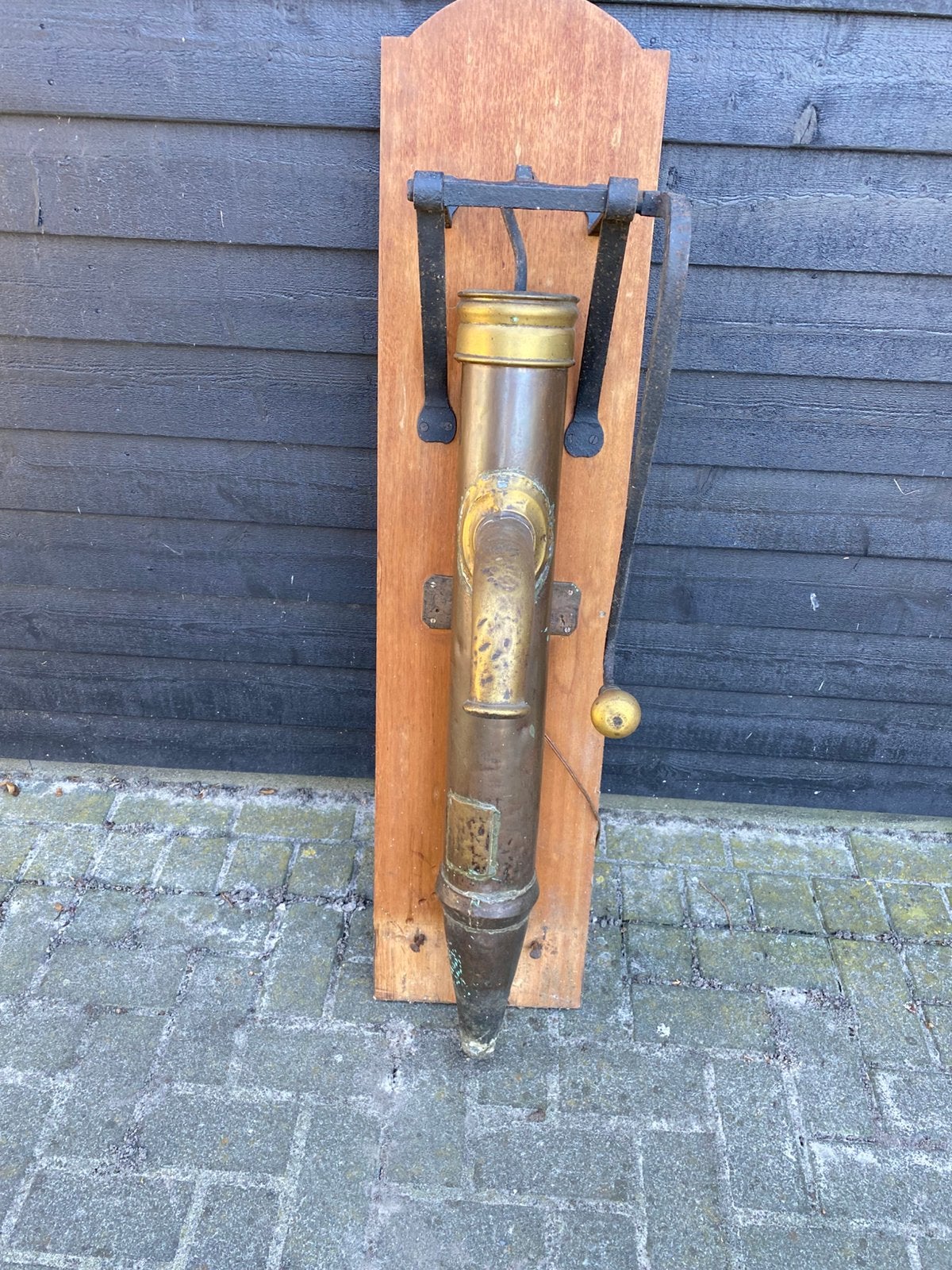 Antieke waterpomp op houten plank, Tuin en Terras, Ophalen, Gebruikt, Handmatig, Overige typen