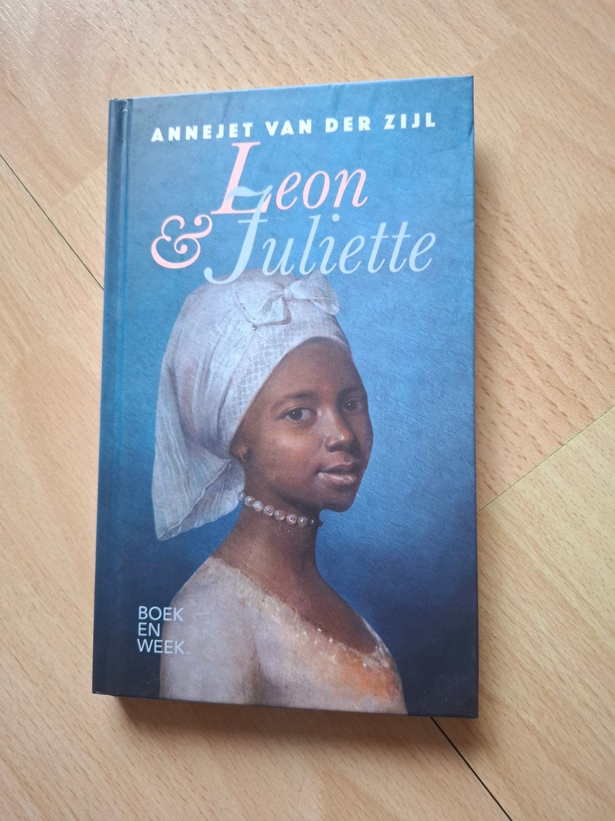 Annejet van der Zijl Leon &Juliette, Ophalen, Zo goed als nieuw