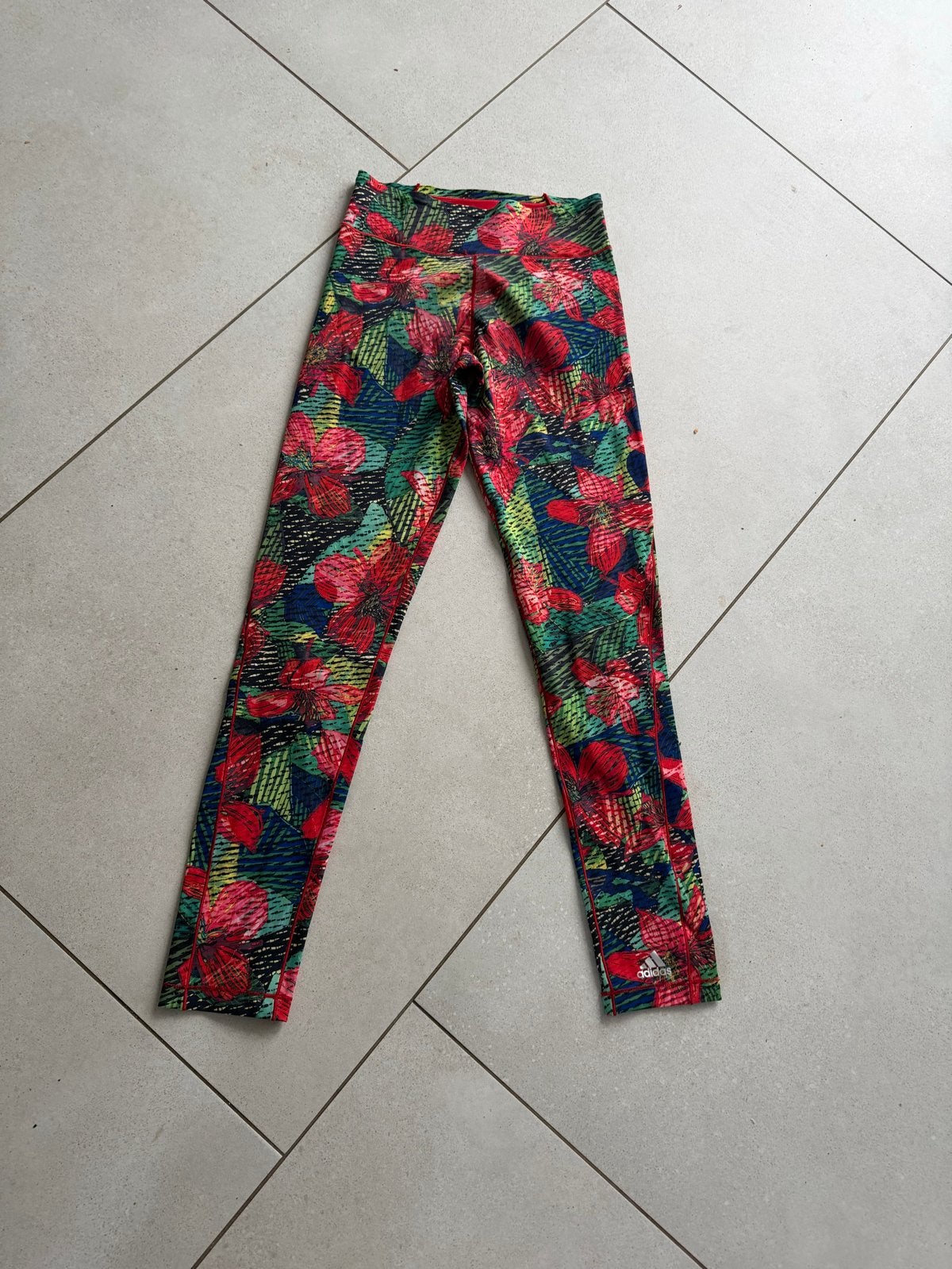 Adidas Climalite Legging Bloemenprint Maat XS, Kleding | Dames, Legging, Maat 36/38 (S), Ophalen of Verzenden, Zo goed als nieuw