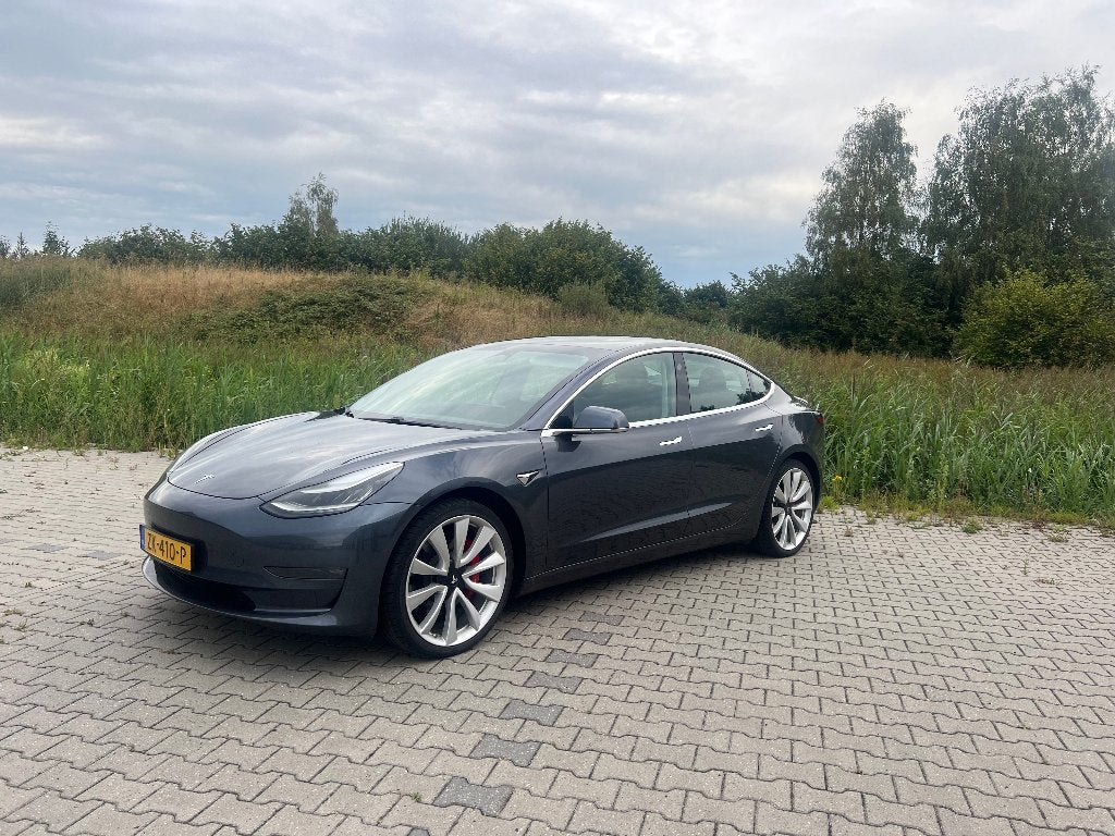 Tesla Model 3 Performance + FSD t.w.v 7.500 euro!!, Auto's, Tesla, Automaat, 1831 kg, Zwart, Vierwielaandrijving