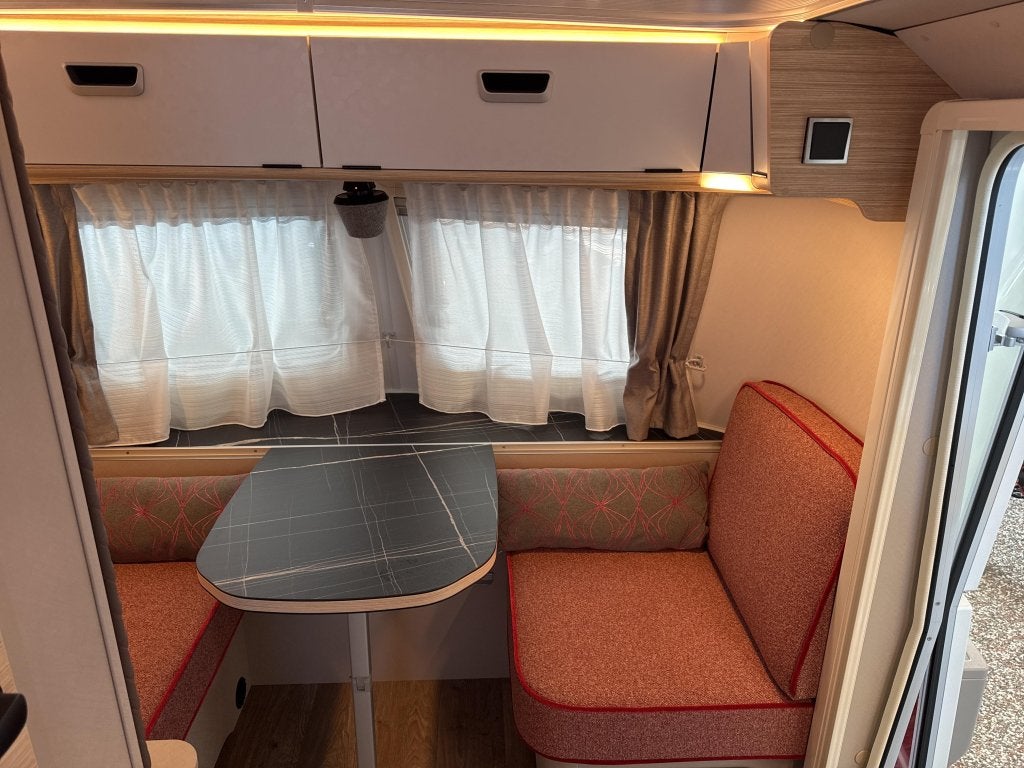 Eriba Touring 542 Tango Red Luifel fietsdrager AANBIEDING, Caravans en Kamperen, Overige typen, Schokbreker, 4 tot 5 meter, Eriba