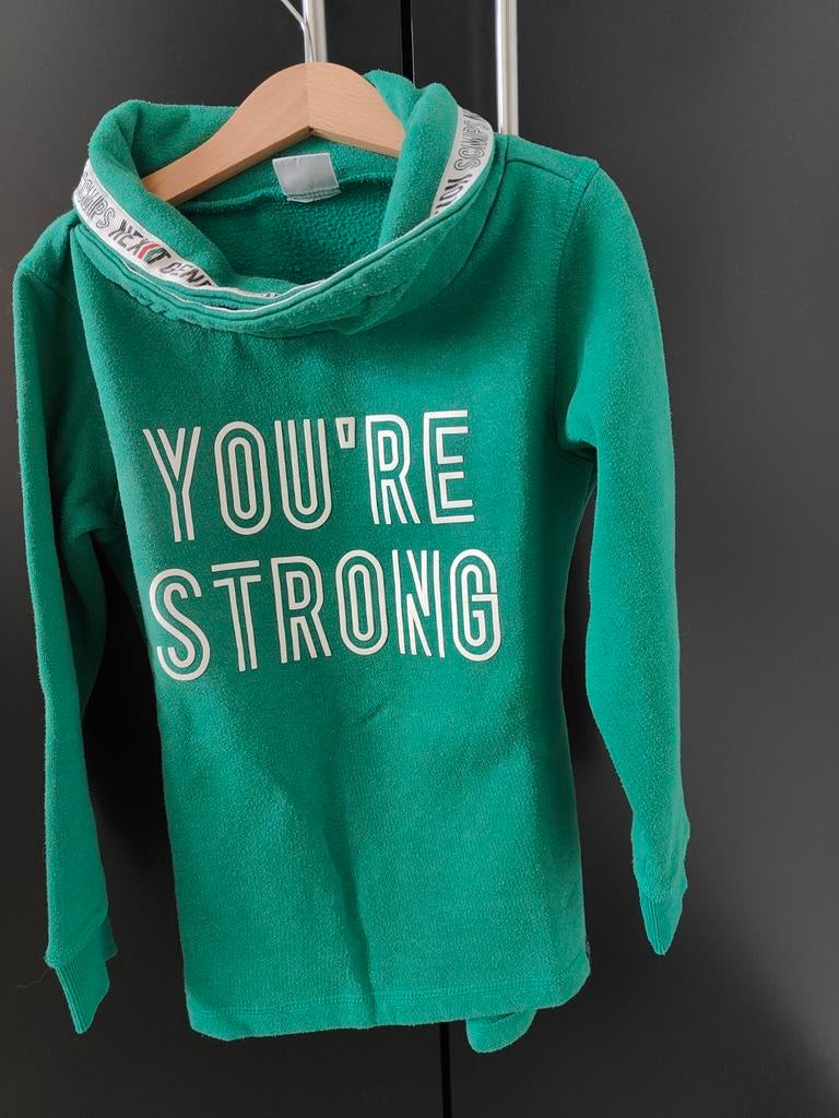 Stoere groene trui met opdruk, maat 128, Kinderen en Baby's, Kinderkleding | Maat 122, Gebruikt, Jongen of Meisje, Trui of Vest