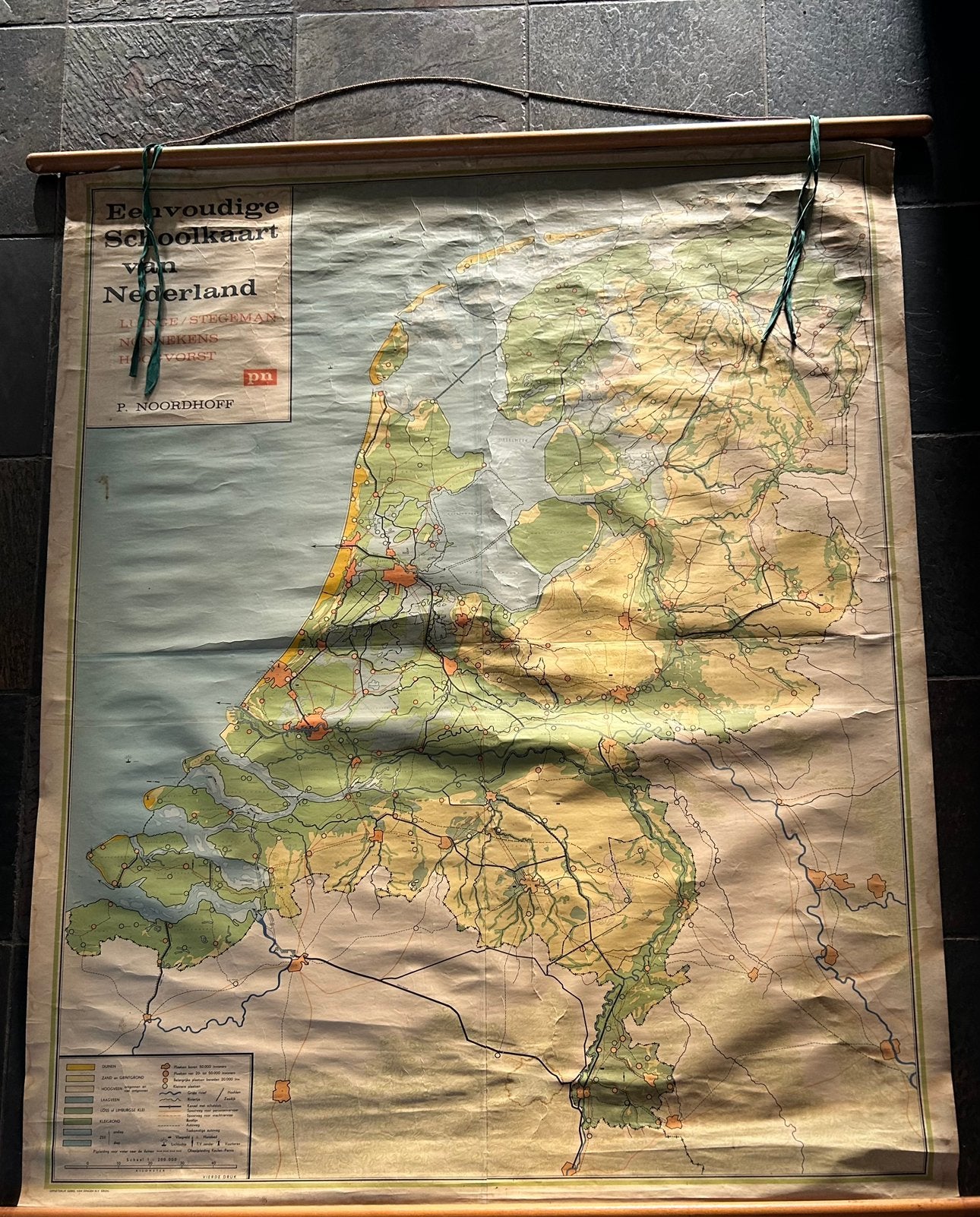 Eenvoudige Schoolkaart van Nederland 172.5 cm x 141 cm, Antiek en Kunst, Antiek | Schoolplaten, Ophalen, Aardrijkskunde
