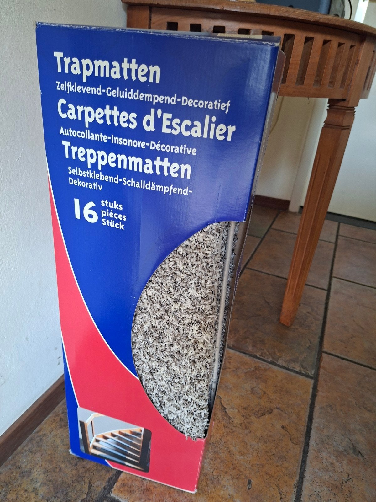16 nieuwe zelfklevende trapmatten, Ophalen, Nieuw, Zwart, Tapijt