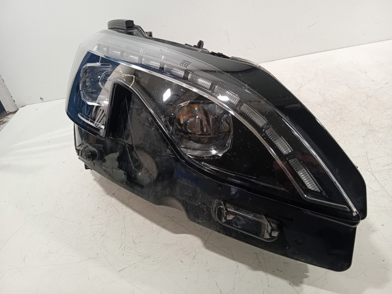 Koplamp rechts Peugeot 3008, Auto-onderdelen, Onderdelen@venauto.nl, Van der Ven Autorecycling B.V., Gebruikt, Ettenseweg 76, 4706 PB Roosendaal, The Netherlands