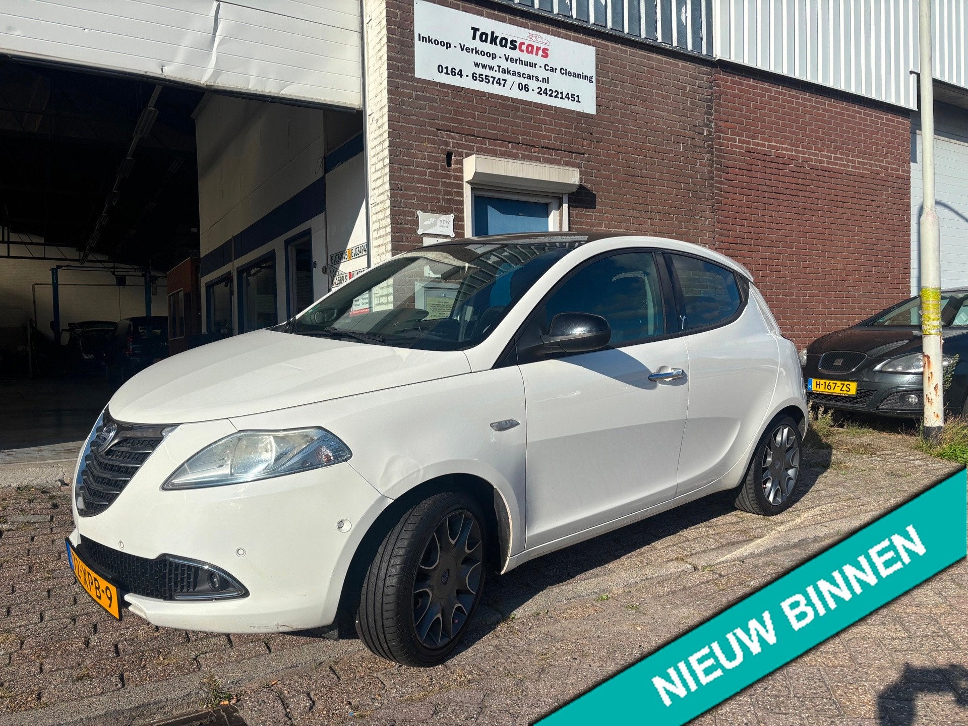 Lancia Ypsilon 0.9 TwinAir Platinum AICO&JAAR APK&PANO&NAP, Auto's, Voorwielaandrijving, Euro 5, 86 pk, Gebruikt