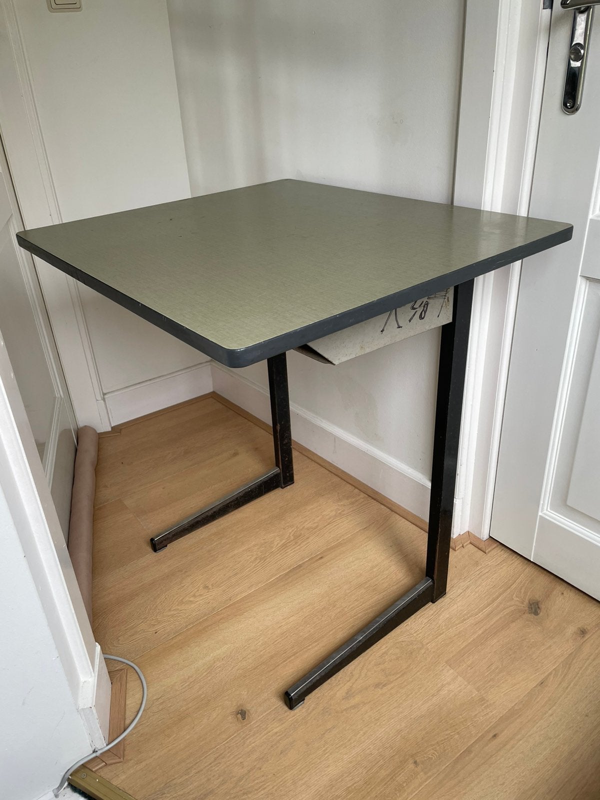 Vintage school desk - green formica top, Ophalen, Groen, Gebruikt, Metaal