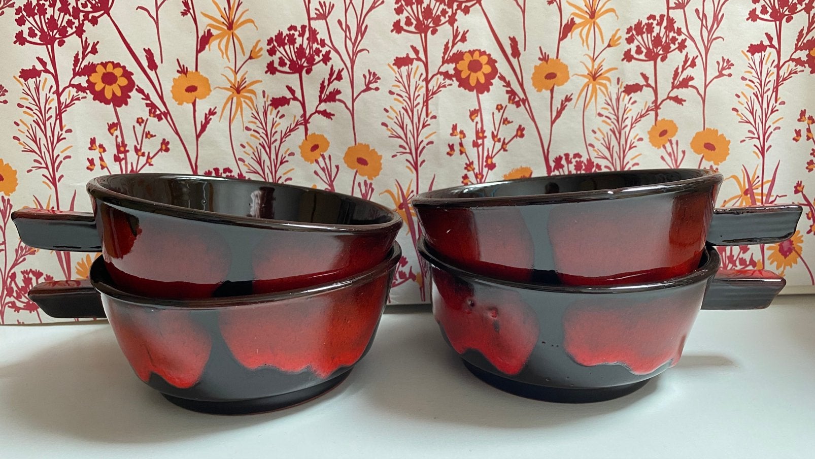 Nette vintage soepkommen rood gevlamd 1970s, Gebruikt, Overige merken, Vintage, Ophalen of Verzenden