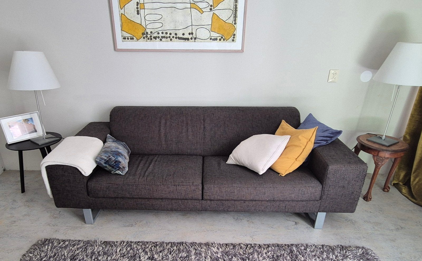 Comfortabele 2,5-zits bank met grijze stoffen bekleding, Huis en Inrichting, Banken | Bankstellen, Gebruikt, Driepersoons, 75 tot 100 cm