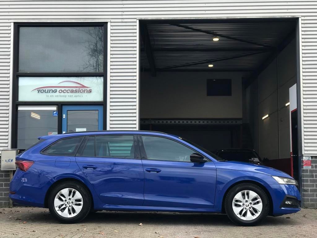 Skoda Octavia Combi 1.0 e-TSI Sport Business Edition Plus|Ma, Auto's, Skoda, Gebruikt, Euro 6, Blauw, 23 km/l