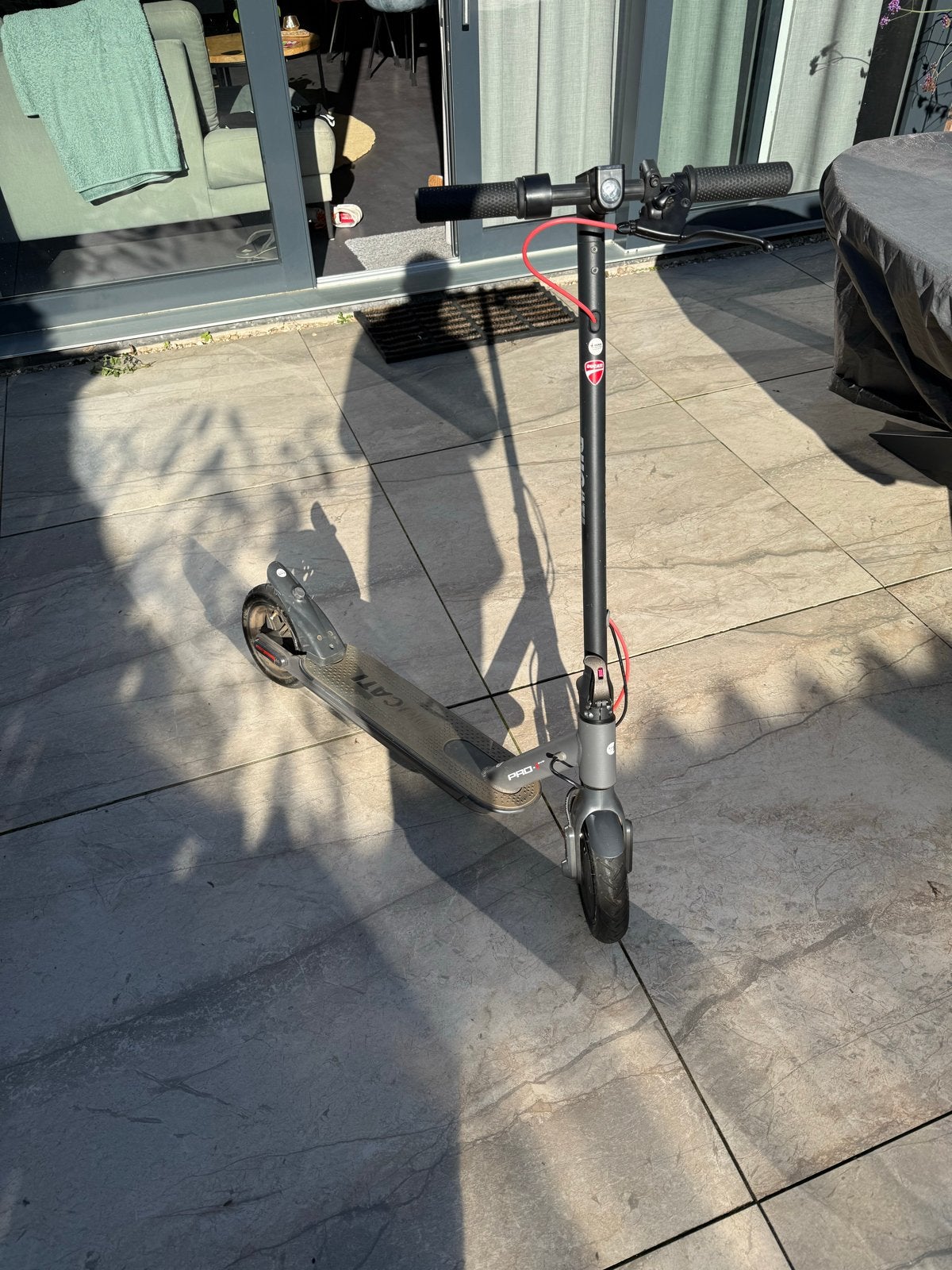 Ducati Pro 1 Evo E-step met oplader en reserveband, Ophalen, Zo goed als nieuw, Elektrische step (E-scooter)