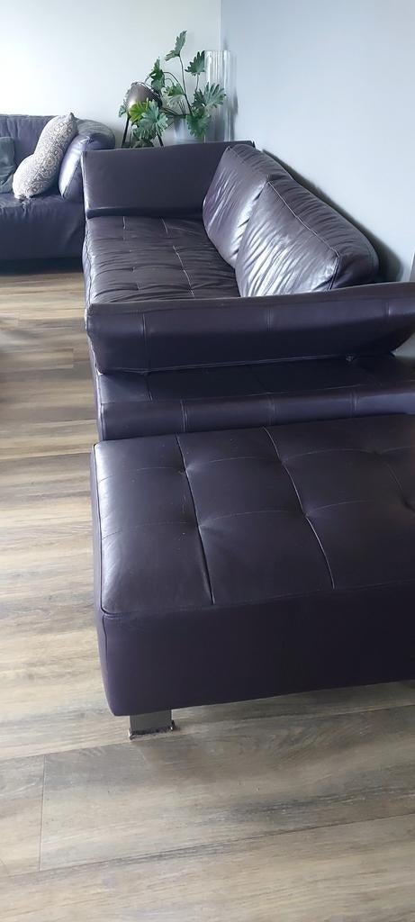Bank gratis. Aubergine kleur. Leer. Twee banken. Met Hocker., Ophalen of Verzenden, Gebruikt, 75 tot 100 cm, Leer