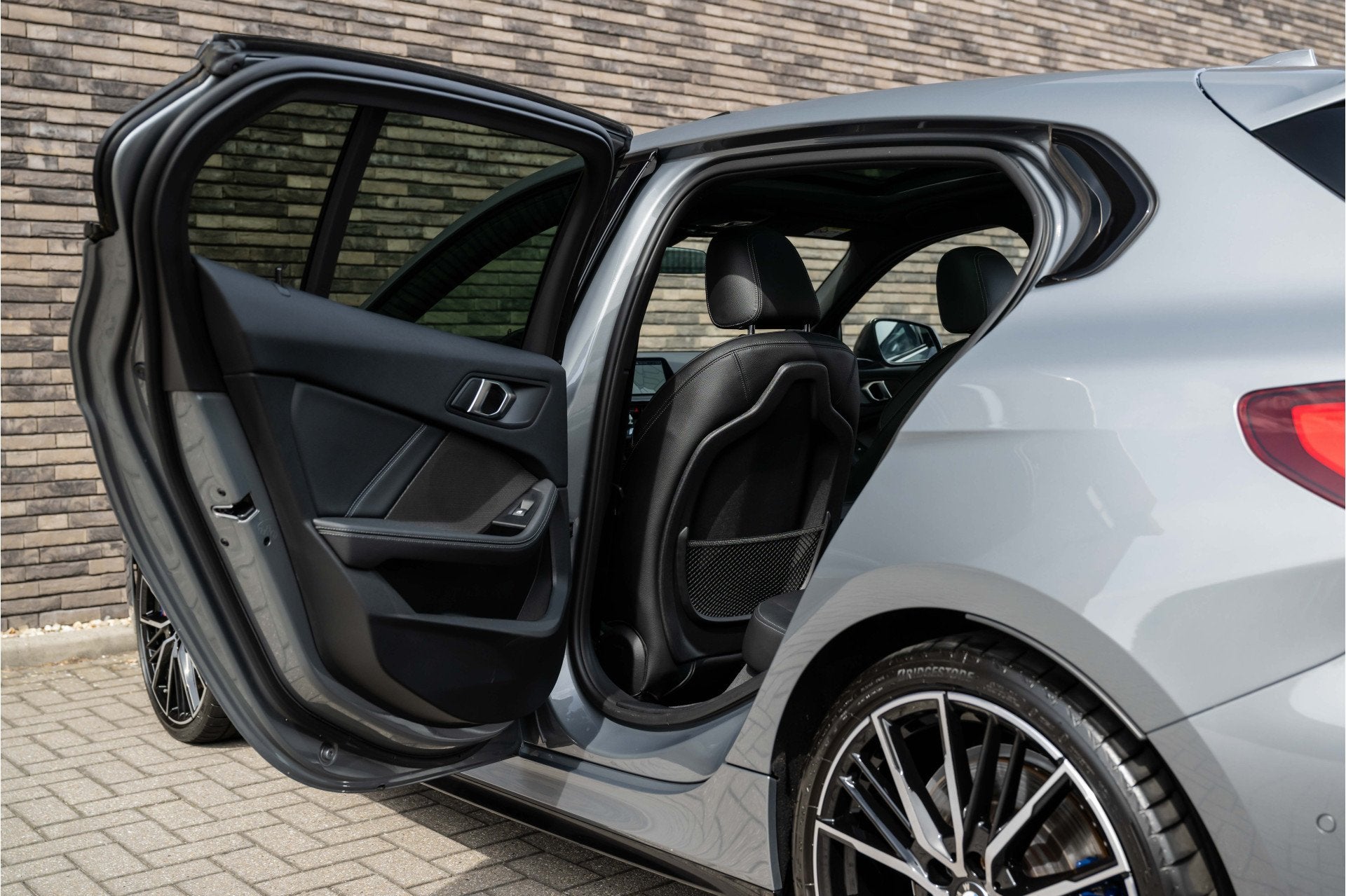 Foto 30 van BMW 1-serie M135i xDrive | Live Cockpit | Panorama | Leder |