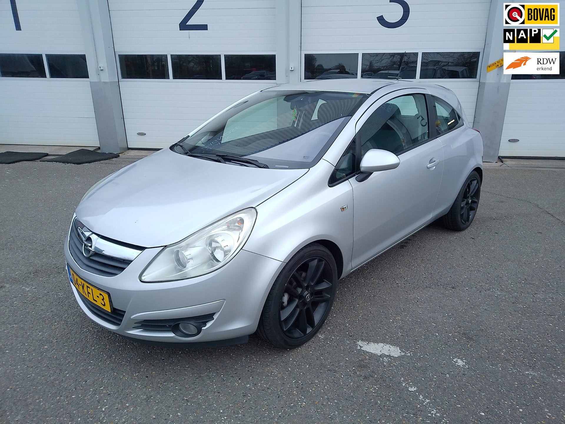 Opel Corsa | Airco | 195.000 km | NAP | Nieuwe APK | Zuinig, Voorwielaandrijving, Zwart, 4 cilinders, Leder en Stof