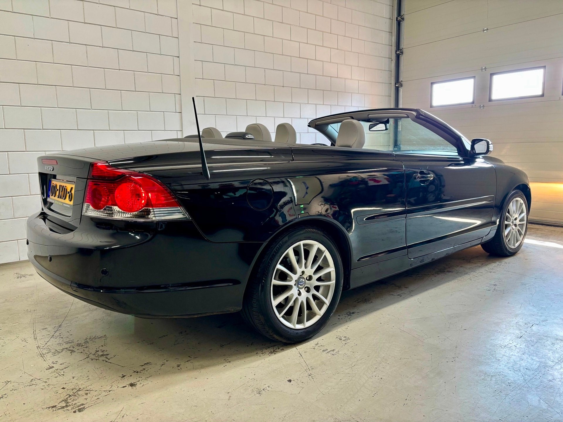 Volvo C70 Convertible 2.4 Momentum Bj.08|Leder|Pdc|Airco|Ond, Voorwielaandrijving, C70, Gebruikt, Beige