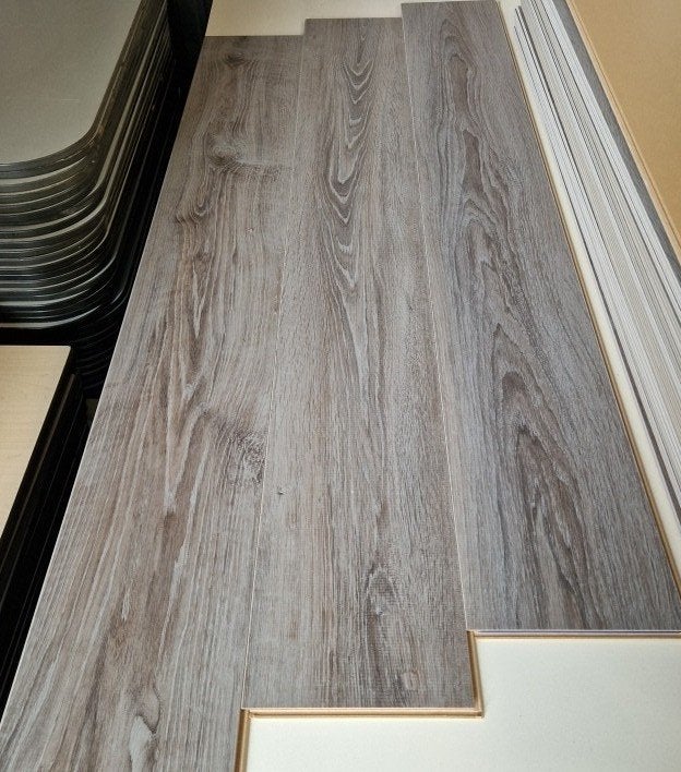 Restpartij 28 m2 laminaat Kronotex D2821 Wild grijs eiken, Ophalen, Nieuw, 25 tot 50 m², Grijs