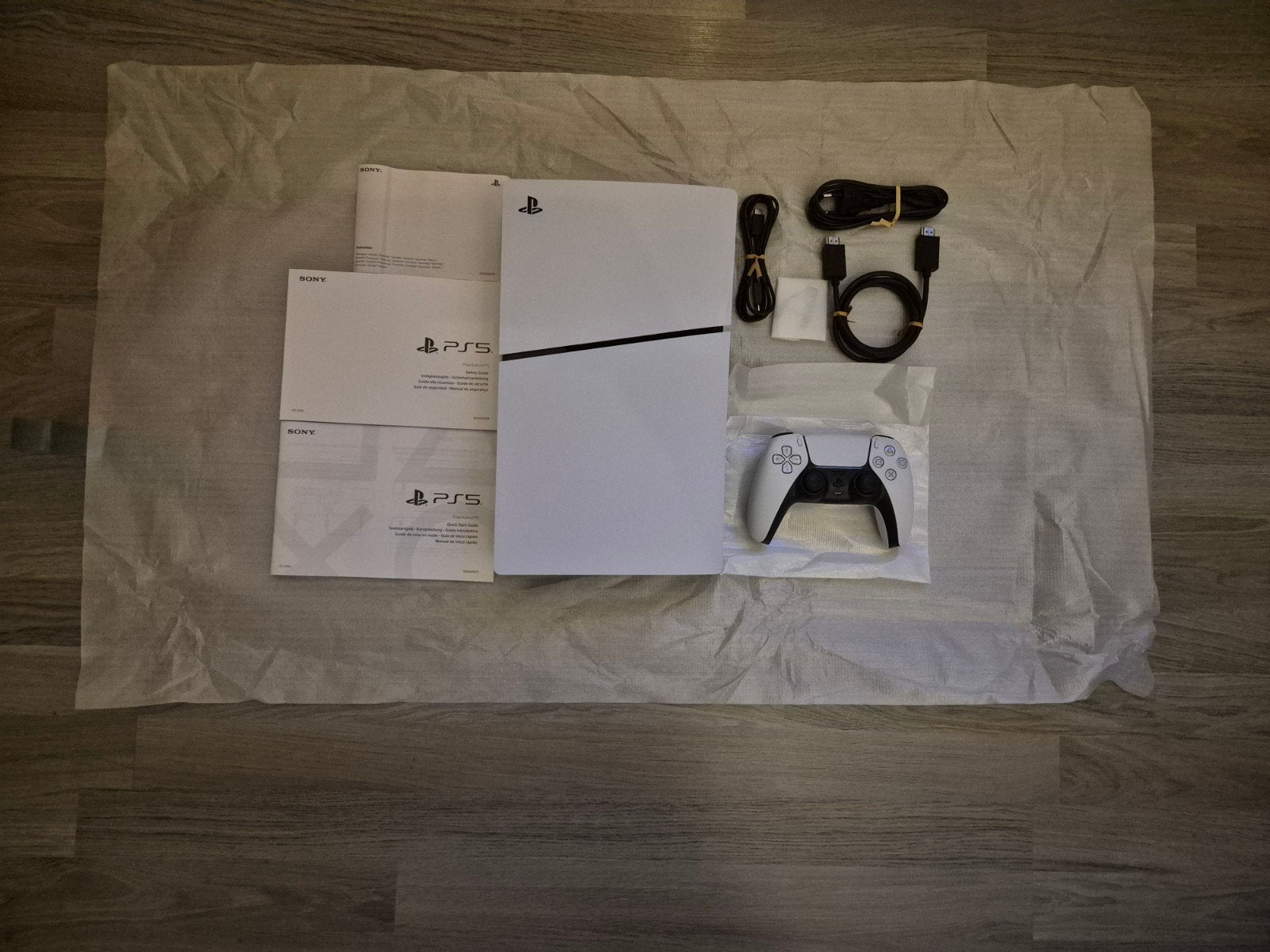 Nieuwe Ongebruikte Playstation 5 Slim Lees Goed Aub ❗️❗️❗️, Ophalen of Verzenden, 1-7-1 Konan, Minato-ku, Tokyo 108-0075, Japan