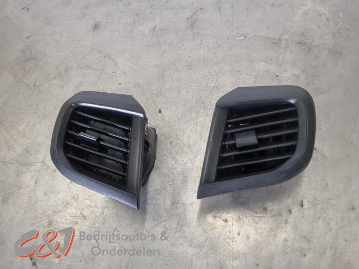 Luchtrooster Dashboard van een Opel Vivaro, Gebruikt, -, -, Opel
