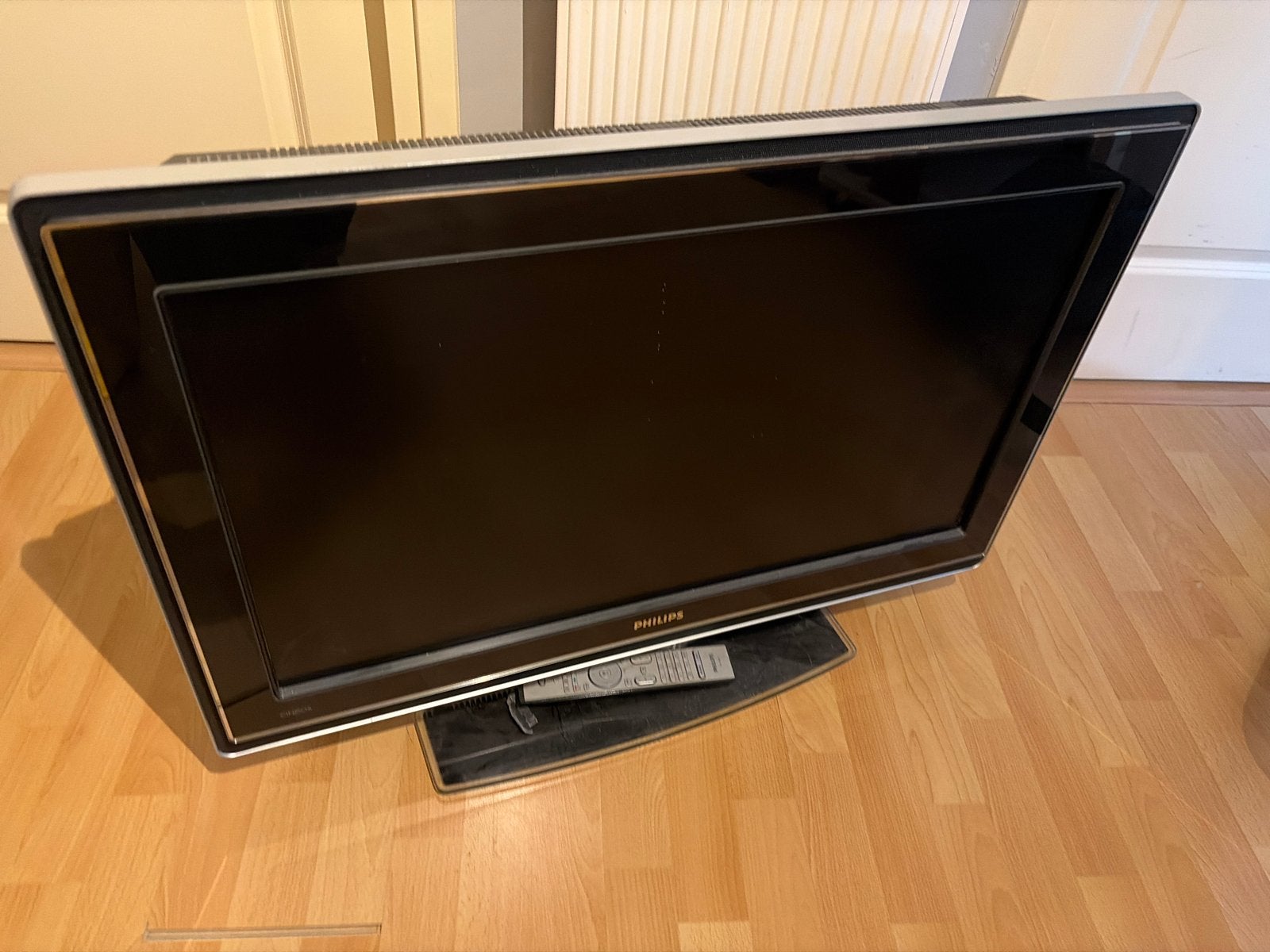 Philips LCD TV 32 inch met afstandsbediening, Ophalen, Philips, Gebruikt, 50 Hz
