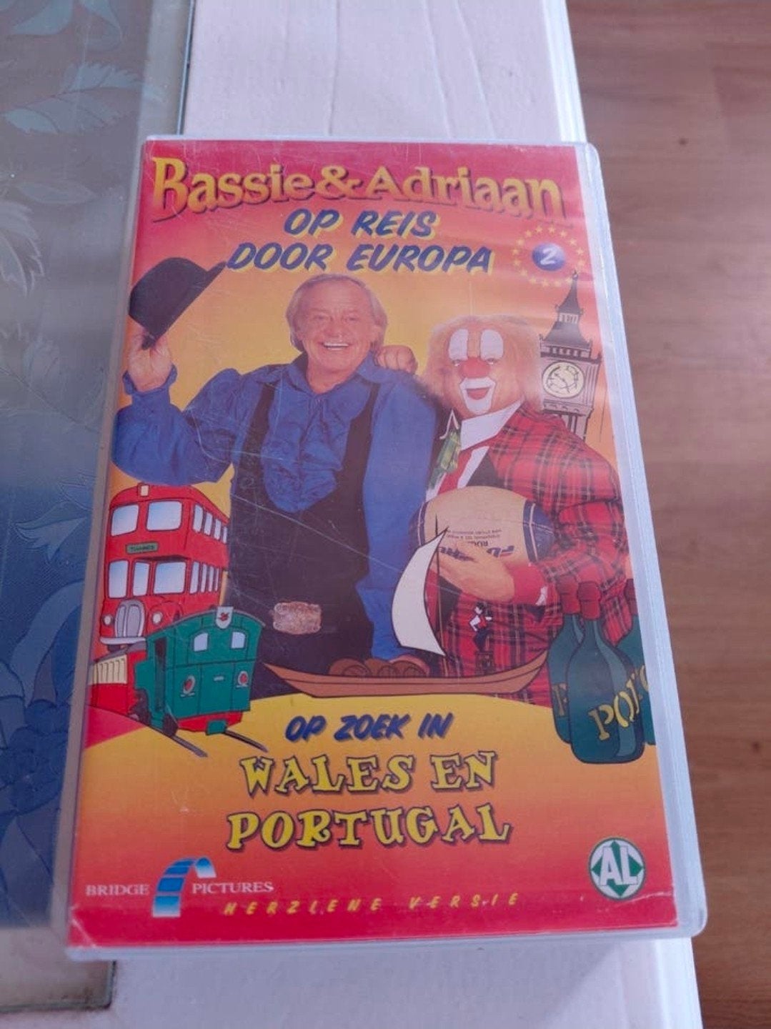Bassie en Adriaan reis door Europa 2 Wales Portugal vhs, Ophalen of Verzenden, Gebruikt, Serie, VHS