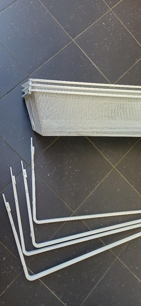 Ikea set bestaat uit 3 draadmanden en 4 geleiders., Huis en Inrichting, Kasten | Kledingkasten, Ophalen, 50 tot 100 cm, Zo goed als nieuw