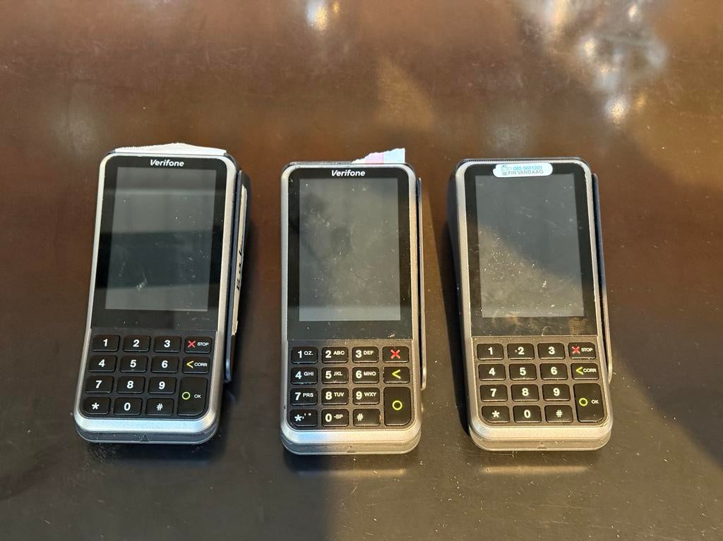 Verifone V400m Plus 4G Pinautomaten - Compleet met Opladers, Verzamelen, Elektronische Apparatuur, Ophalen of Verzenden, Computers en Rekenmachines