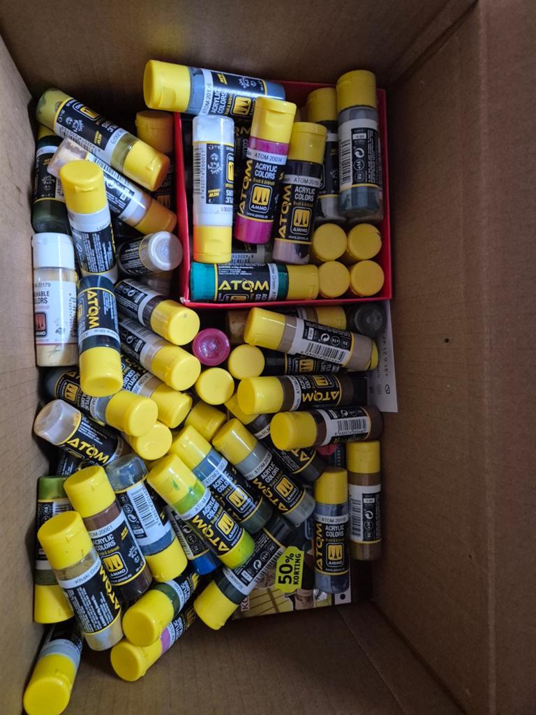 150 Atom Acrylverf Potjes - Zo goed als nieuw, Ophalen of Verzenden, Zo goed als nieuw