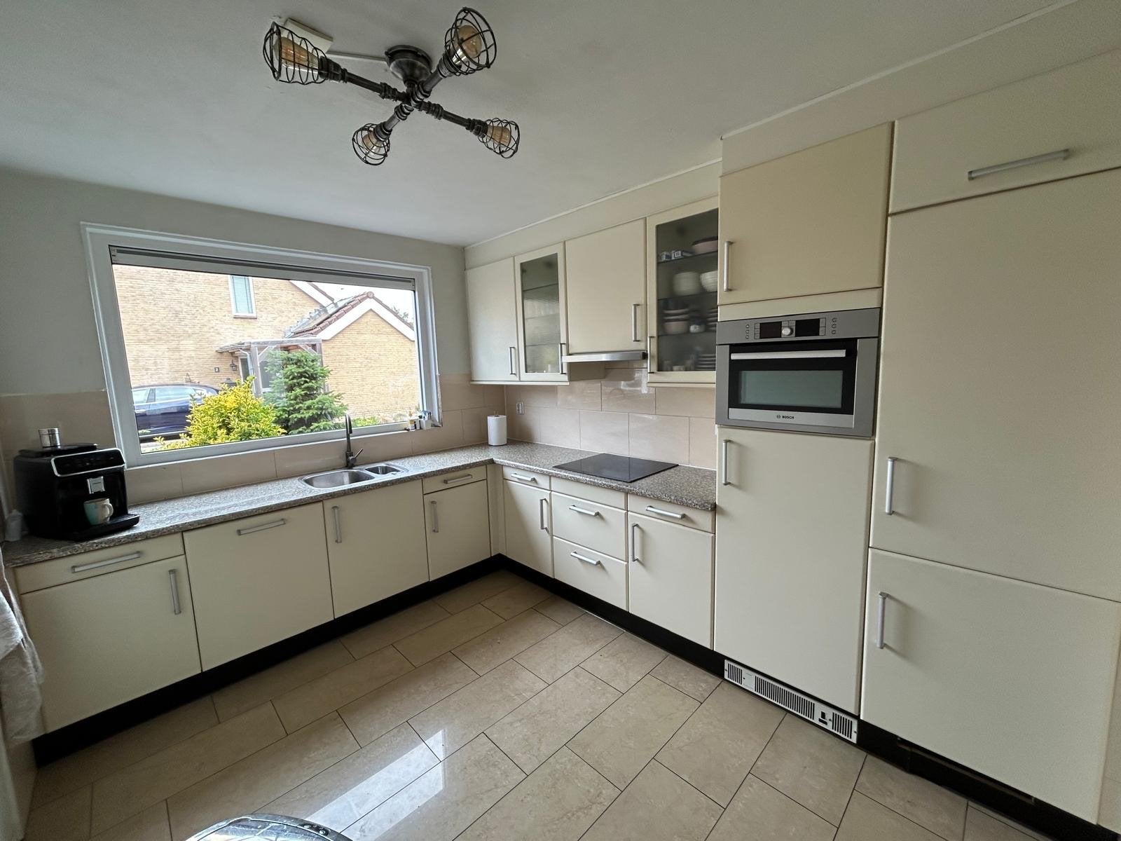 Keuken te koop in 's-Gravenzande - Zelf demonteren, Huis en Inrichting, Keuken | Complete keukens, Ophalen, Gebruikt, Hoekkeuken