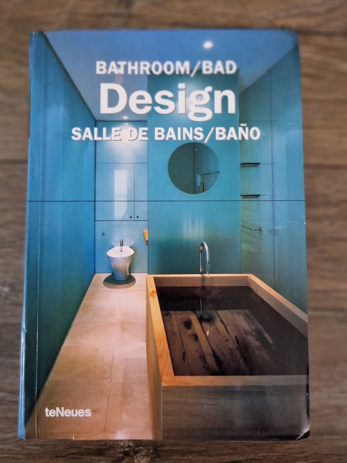 Boek : Bathroom / Bad / Salle de Bains / Baño Design, Boeken, Ophalen of Verzenden