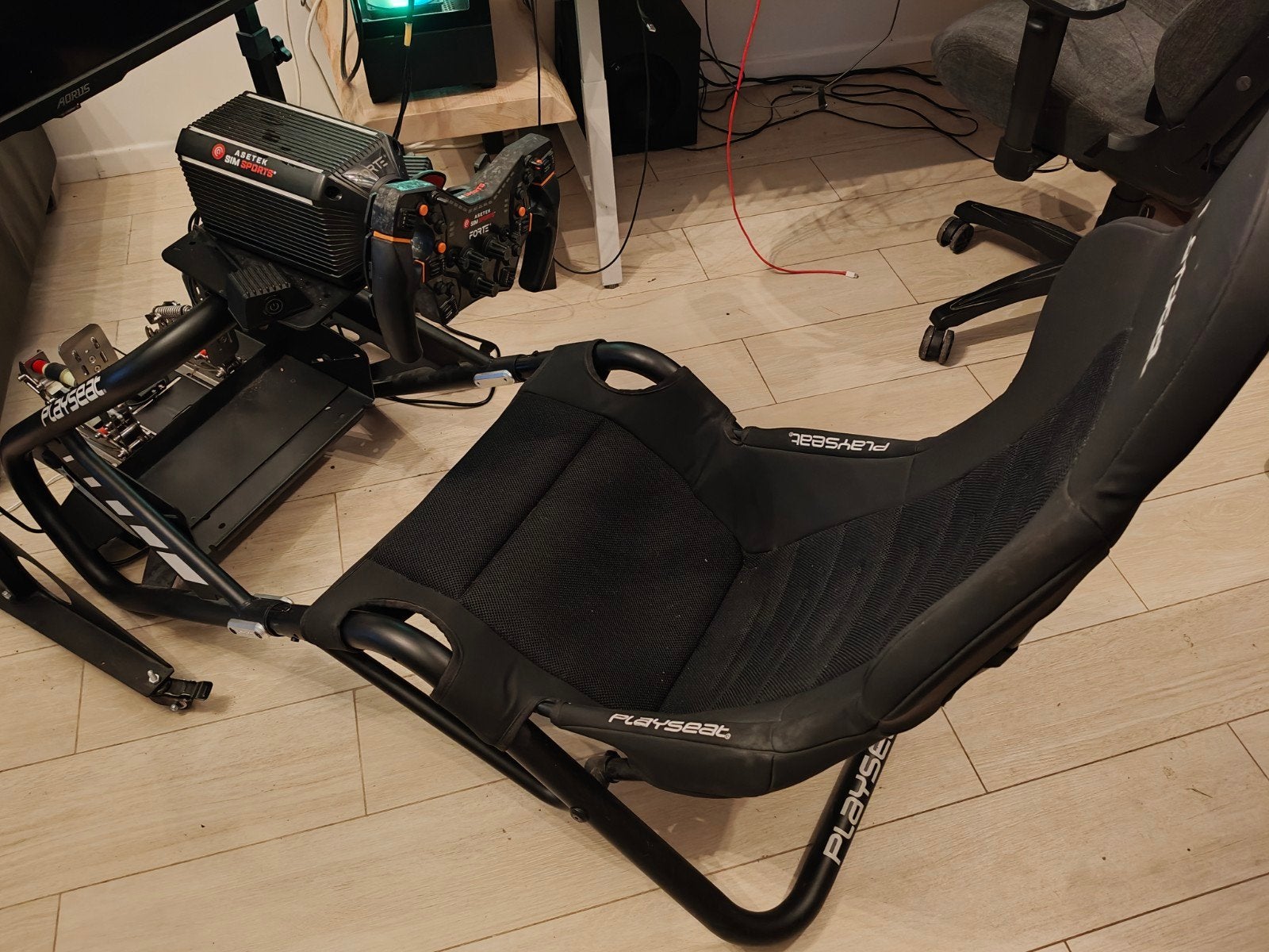 Sim rig asetek forte Playseat trophy, Ophalen, Zo goed als nieuw